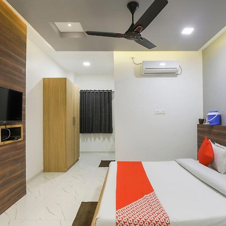 Oyo Kings Hotel Katunayaka Bagian luar foto