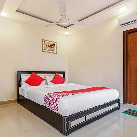 Oyo Kings Hotel Katunayaka Bagian luar foto