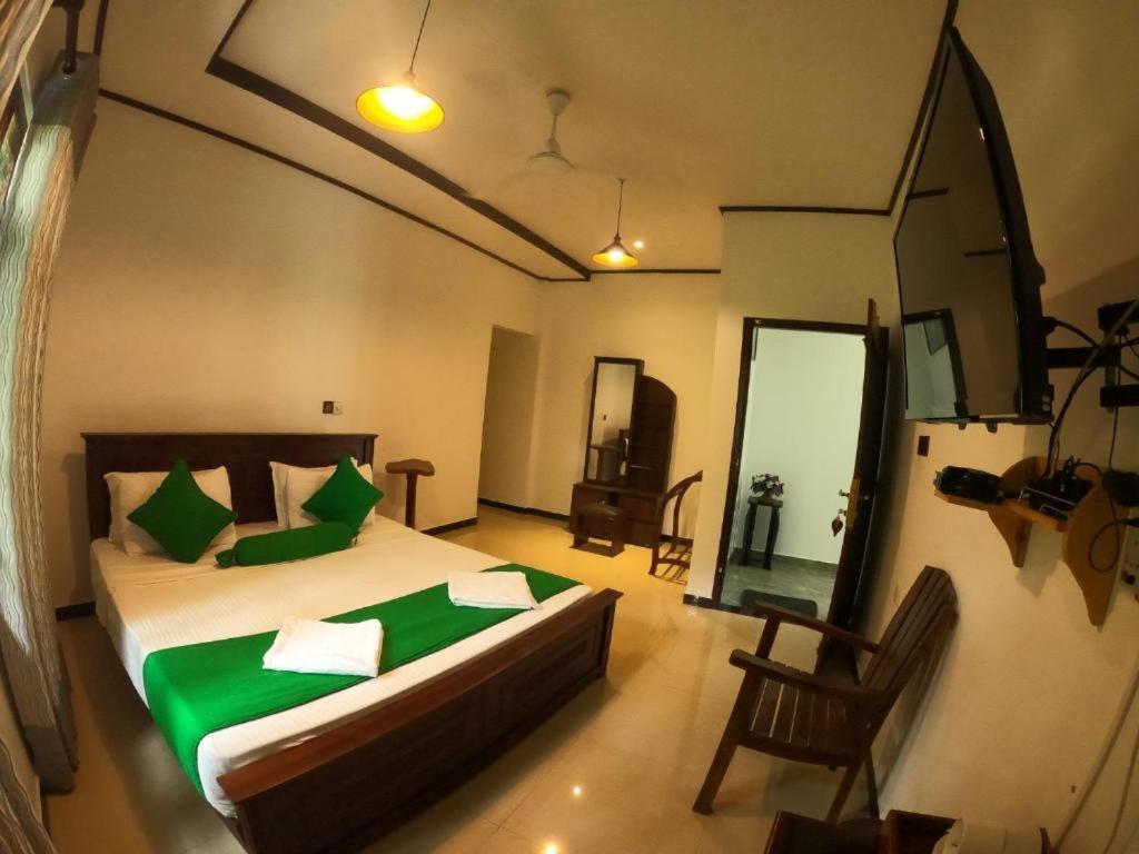 Oyo Kings Hotel Katunayaka Bagian luar foto