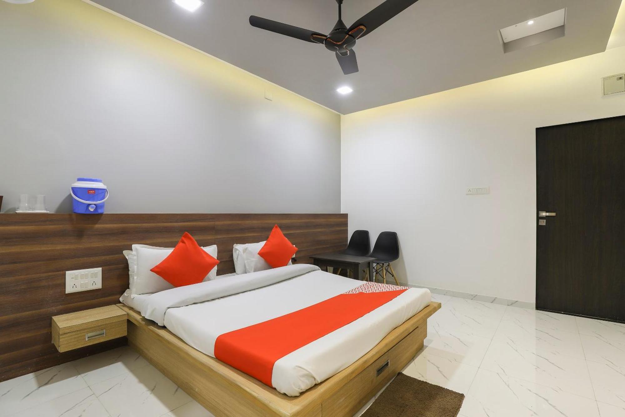 Oyo Kings Hotel Katunayaka Bagian luar foto