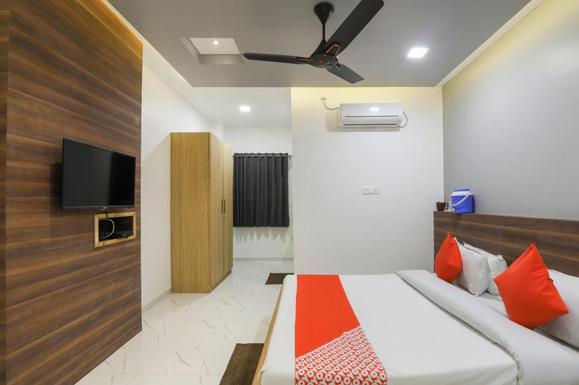 Oyo Kings Hotel Katunayaka Bagian luar foto