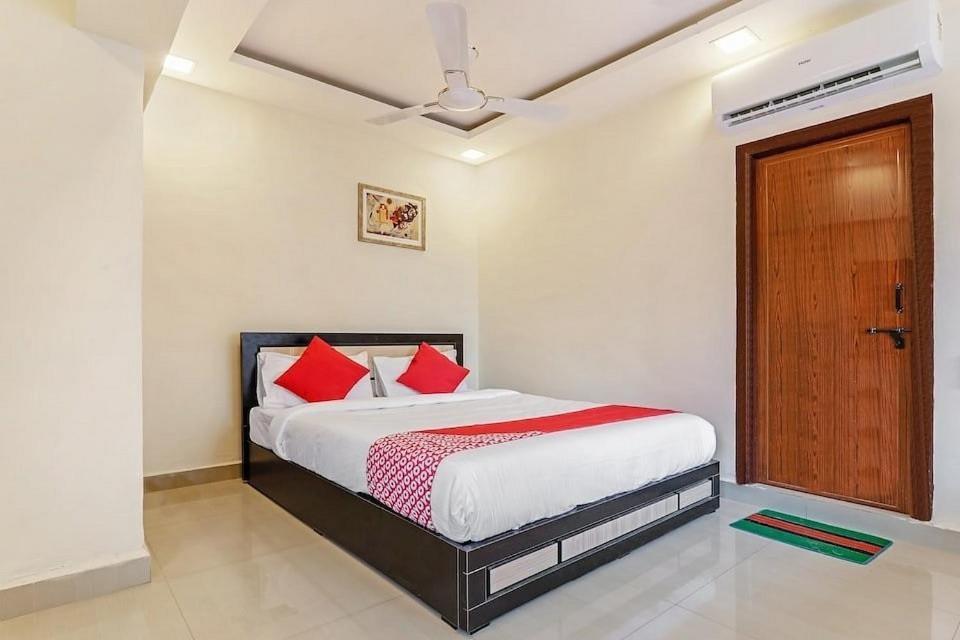 Oyo Kings Hotel Katunayaka Bagian luar foto