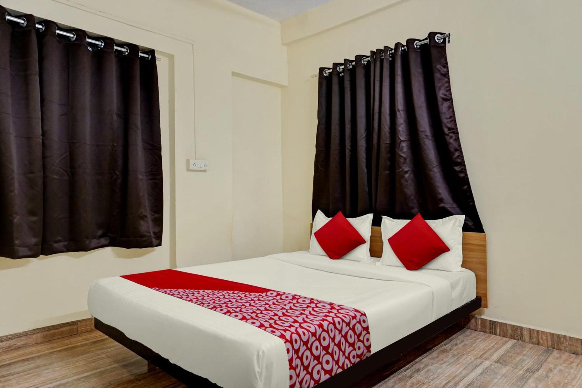 Oyo Kings Hotel Katunayaka Bagian luar foto